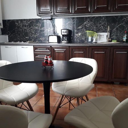 Hellen'S Ultracentral Apartament Бузэу Экстерьер фото