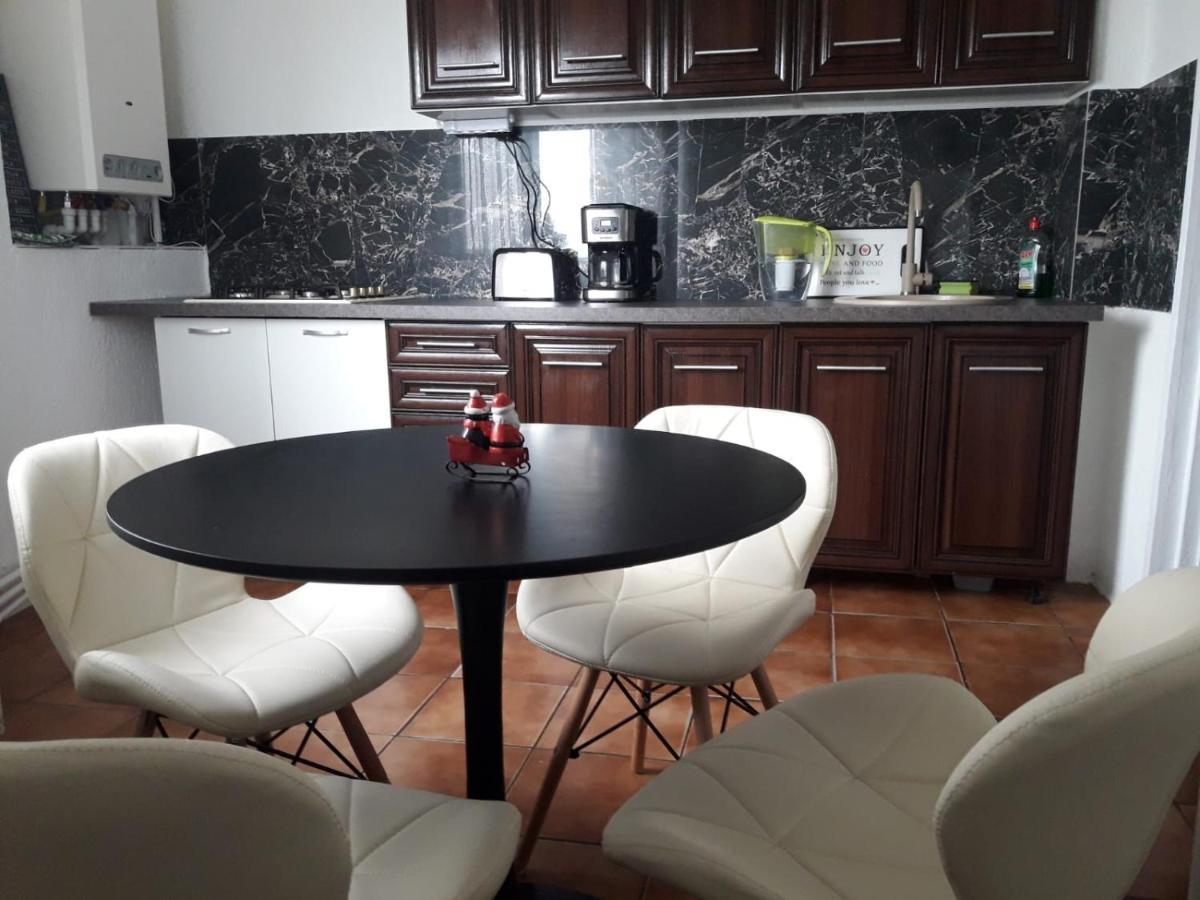 Hellen'S Ultracentral Apartament Бузэу Экстерьер фото